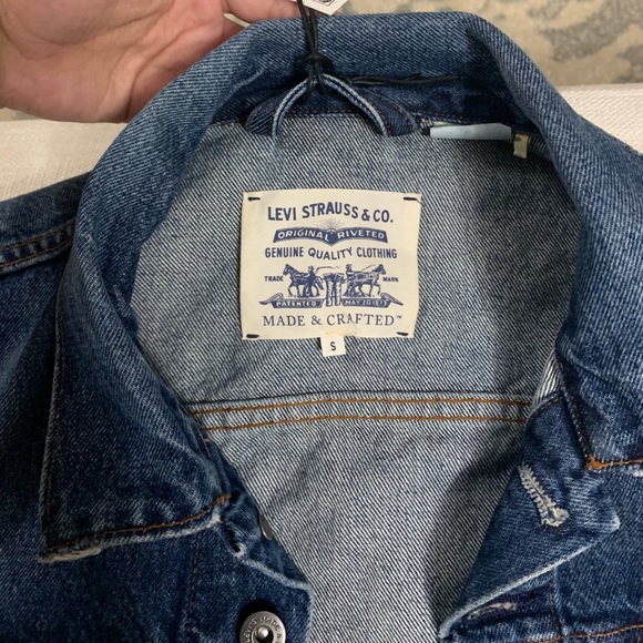 (NWT) Levi Jeans Distressed Denim Jacket - Picture 2 of 5